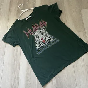 Daydreamer Short Sleeve Tshirt def leppard womens Green (medium) indie grunge thumbnail 1