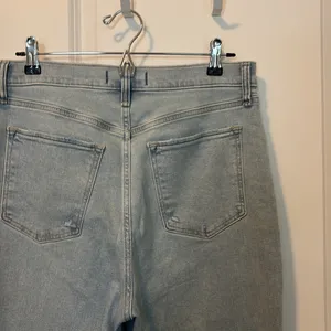 Abercrombie The Stretch Flare Ultra High Rise Light Wash 3R20 thumbnail 9