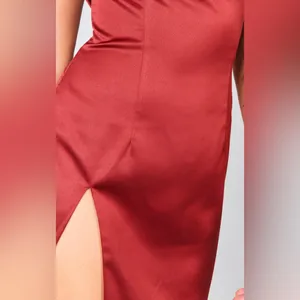 NEW!!‎ PrettyLittleThing Cherry Red Satin Bandeau Split Hem Bodycon Dress thumbnail 8