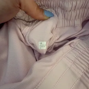 Lululemon Light Pink Hotty Hot 2.5” Shorts thumbnail 6