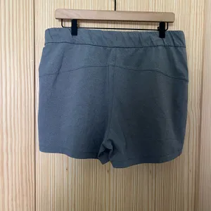 LULULEMON- On The Fly Short 2.5" Heathered Slate Size 12 thumbnail 5