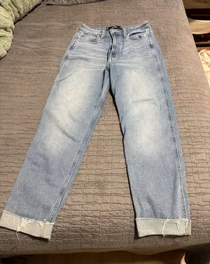 Hollister Jeans Mom High-Rise thumbnail 1