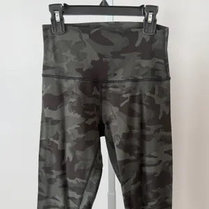 Lululemon sz 4 Align High Rise Leggings 21 Camo Heritage 365‎ Deep Coal Multi thumbnail 2