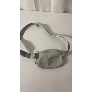 Lululemon Belt Bag Womens One Size Gray Everywhere Crossbody Fanny Pack Nylon‎ thumbnail 5