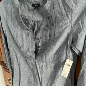 NWT gap shirt thumbnail 2