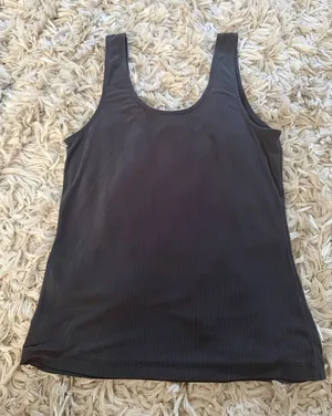H&M tank top thumbnail 1
