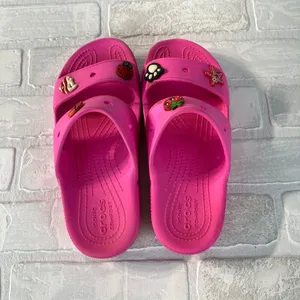 Crocs Classic Sandals Womens 7 Men 5 Pink Charms Two Double Strap Bright Comfort thumbnail 5