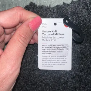NWT Lululemon‎ Ombre Knit Textured Mittens M/L thumbnail 3