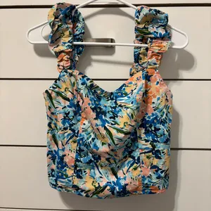 Abercrombie Flutter Sleeve Floral Tank Top thumbnail 2
