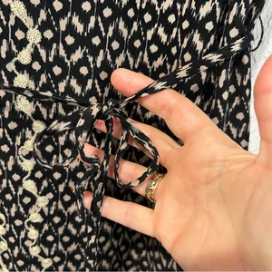 THML Black and Cream Embroidered Printed V-Neck Shift Dress with Tie size small thumbnail 6