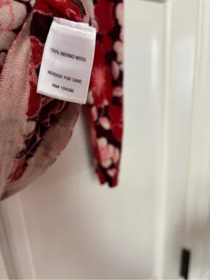 Garnet Hill Red Floral Button-Down Cardigan 100% Merino Wool Blouse Size Medium‎ thumbnail 8
