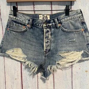 NWOT Free People We The Free Shortie Cut off Jean Shorts thumbnail 1