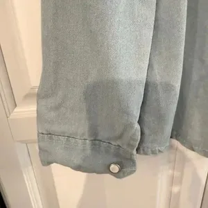 Light blue denim button thumbnail 4