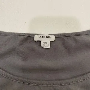 Garage Gray Scoop Neck Cap Sleeve Tee Shirt Women’s Size L thumbnail 3