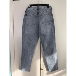Old Navy High Rise OG Straight Jeans 10 Distressed Medium Wash‎ Raw Hem NWT thumbnail 3
