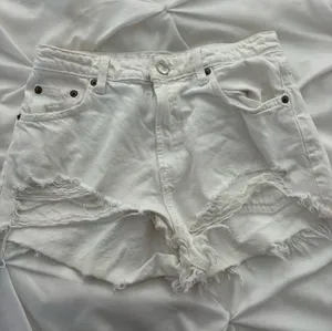 ZARA Jean Shorts Denim White thumbnail 1