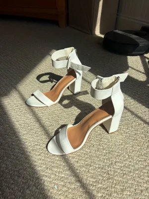 White heels Size 9 thumbnail 3