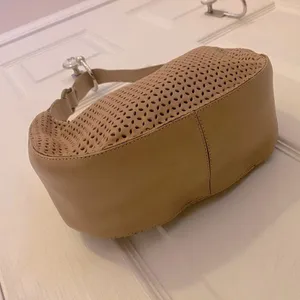 Like New!! Naturalizer Perforated Hand Bag in Camel thumbnail 3
