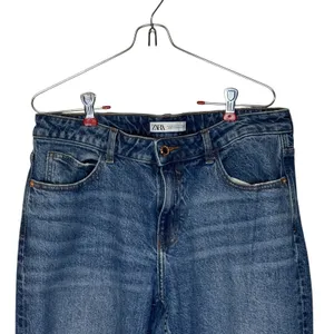 Zara Women's Jeans Distressed Boyfriend Tapered Wash Denim Blue Mid‎ Rise Size 8 thumbnail 2