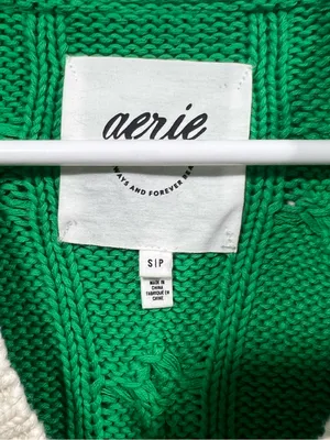 Aerie Green Cable-Knit V-Neck Sweater with Ivory Trim Size Small thumbnail 4