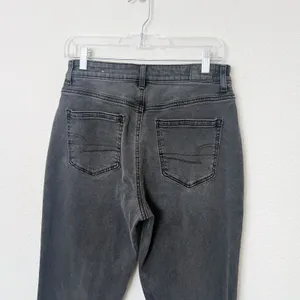 [American Eagle Outfitters] Washed Black High Rise Tapered Stretch Mom Jeans 6 thumbnail 4