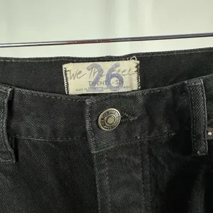 Free People Bren Boyfriend Jean in Black‎ Magic Size 26 thumbnail 5