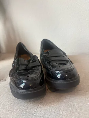 Clark’s women’s Black Patent Leather Penny Loafers 8 thumbnail 4