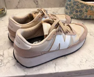 New Balance Shoes Women’s thumbnail 1