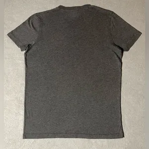 Abercrombie & Fitch Women’s V-Neck Gray T-Shirt Size Small Short Sleeve thumbnail 4