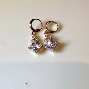 NWOT Hoop Crystal Earrings Gold thumbnail 3