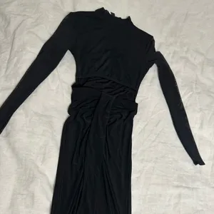 Pretty Little Thing Black dress thumbnail 5