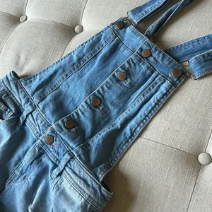 Tinseltown Light Wash Distressed Denim Overall Shorts‎ Size XS thumbnail 7