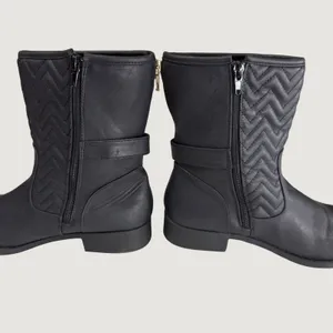 3202 | ShoeDazzle Sandi Quilted Moto Ankle Boots Black Women 9 thumbnail 3