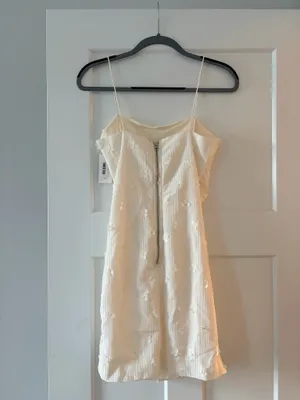 LIT Boutique Elegant White Mini Dress with 3D Floral Details thumbnail 4