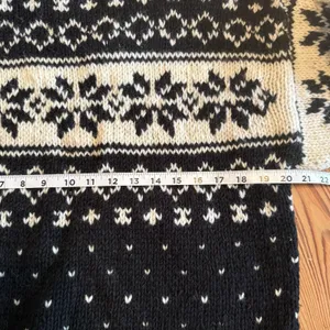 VTG 100% Wool Sweater XS Nepal 1/4 Zip Snowflakes Thick Fisherman Cozycore Cabin thumbnail 9