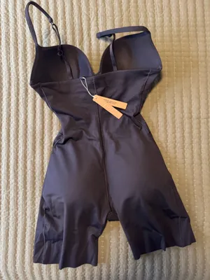 SKIMS Butt and Hip Enhancing (G16) Mid Thigh Bodysuit size S NWT thumbnail 3