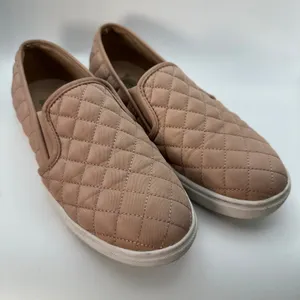 Steve‎ Madden ECNTRCQT Quilted Blush Pink Slip On Sneakers Women's Size 7.5M thumbnail 1