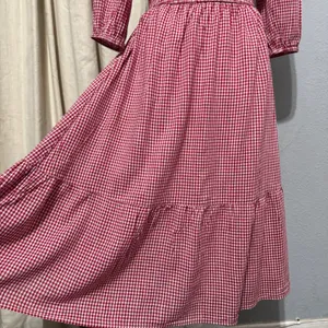 Old Navy Cotton Blend Dress S Red Gingham Smocked Off Shoulder Tiered Midi Dress thumbnail 13