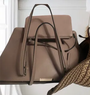 Kelly & Katie Tote Tan Classic 17x10x6 Faux leather+makeup bag Used 1X Clean EUC thumbnail 1