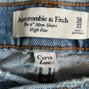Abercrombie & Fitch Curve Love Mom‎ Shorts 36 High Rise Distressed NWT 4” Denim thumbnail 4