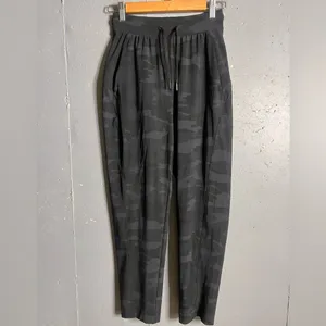 Sweaty Betty [Small Explorer Trouser in Black Tonal Camo‎. Size 2 thumbnail 2