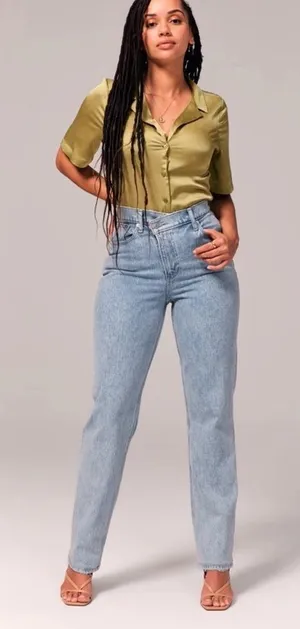 Abercrombie Curve Love Ultra High Rise 90s Straight Jean NWT thumbnail 1