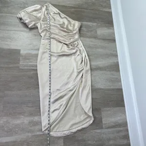 Elliatt Cinda Dress in Pearl thumbnail 6