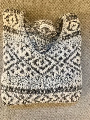 Abercrombie & Fitch Wool Blend Fuzzy Fair Isle V-Neck Sweater Women's Size XS/S thumbnail 2