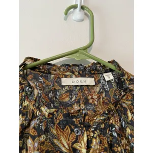 DÔEN Millie Puff Sleeve Button Front‎ Blouse Top in Noir Narcissus Floral Medium thumbnail 3