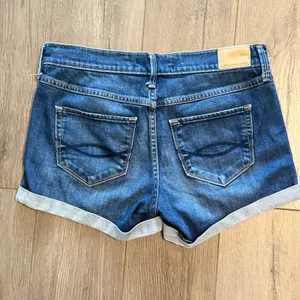 Abercrombie &‎ Fitch Shorts Womens 2/W26 Low Rise Cuffed Shortie Distressed Y2K thumbnail 3