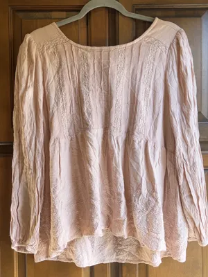 American Eagle smocked blouse. Open back with tie bow. Light pink. Size L thumbnail 6