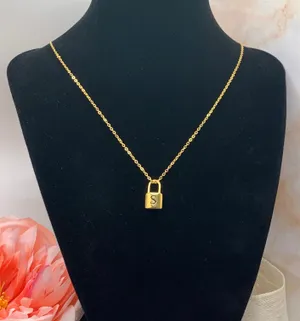 Lock Trendy Gold Letter S Pendant thumbnail 1