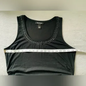 White House | Black Market Nice tunic length embellished top 🌷 thumbnail 6