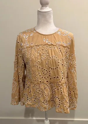 Tuckernuck Tan and White Eyelet Top Sz M thumbnail 1